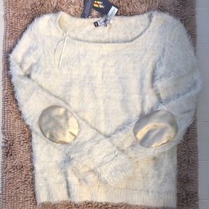 Cozy comfortable Jennifer Lopez sweater large